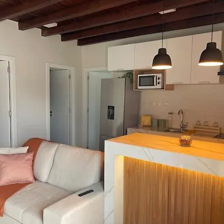 Casa Ferreira Em *